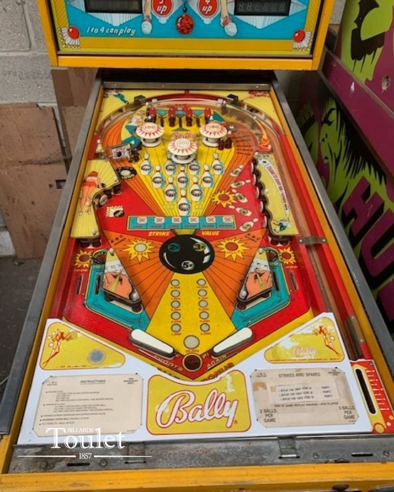 Flipper Strikes and Spares - Bally - 1978