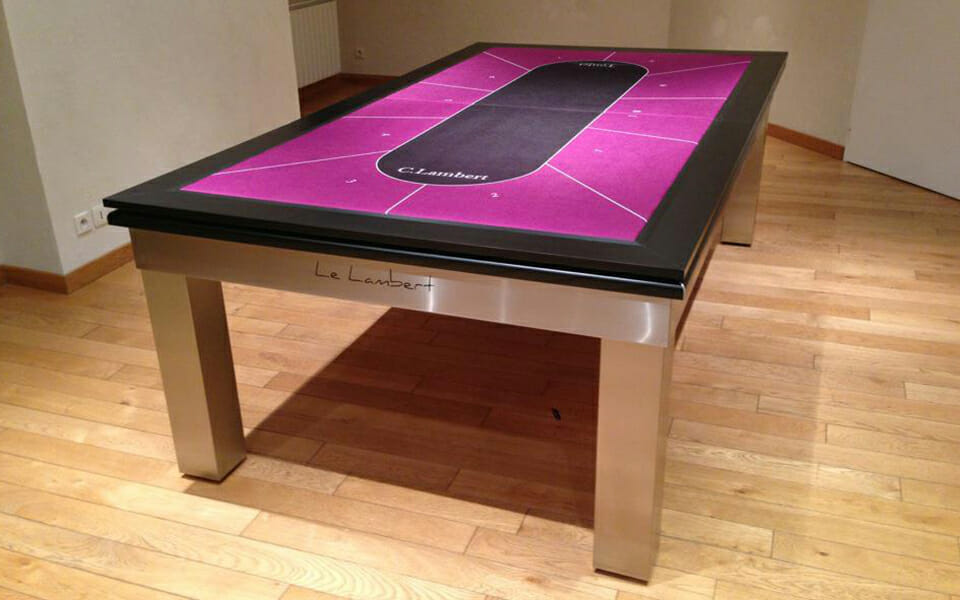 billard Lambert table pieds argentés contour noir et tapis rose et noir