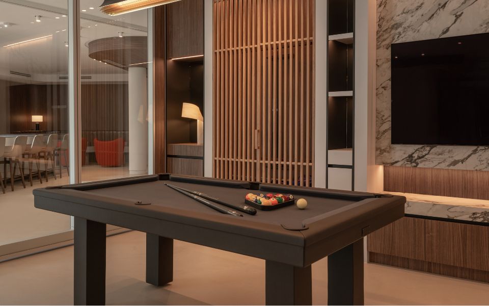 billard en cuir marron haut de gamme personnalisable Leather Toulet x PASCH - Jelena Filipinski